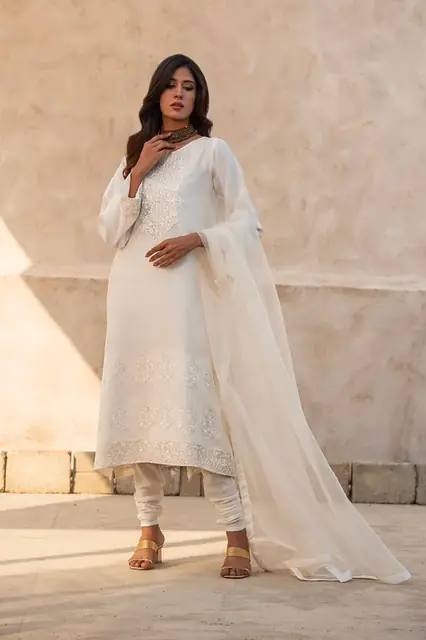 AmnaIlyas catalogue image