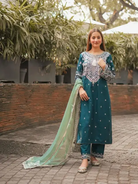 Ayat Closet catalogue