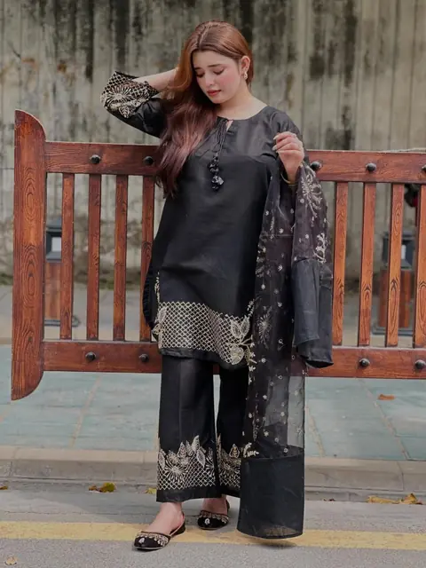 Riwayat Wear catalogue